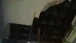 "El techo de desploma y pasan miles de personas diariamente" "El techo de desploma y pasan miles de personas diariamente"