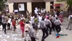 Reprimen y arrestan a decenas de Damas de Blanco en Cuba Reprimen y arrestan a decenas de Damas de Blanco en Cuba