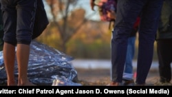 Cubanos rescatados por agentes de la Patrulla Fronteriza