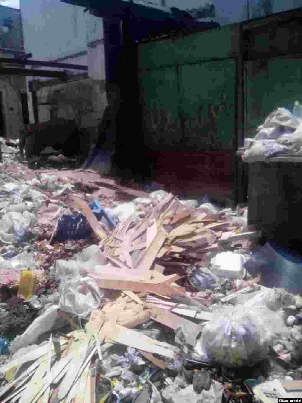  Calle Gloria entre Águila y Revillagigedo, municipio Habana Vieja.
