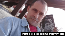 El poeta Ghabriel Pérez sostiene la biografía del también holguinero Reinaldo Arenas