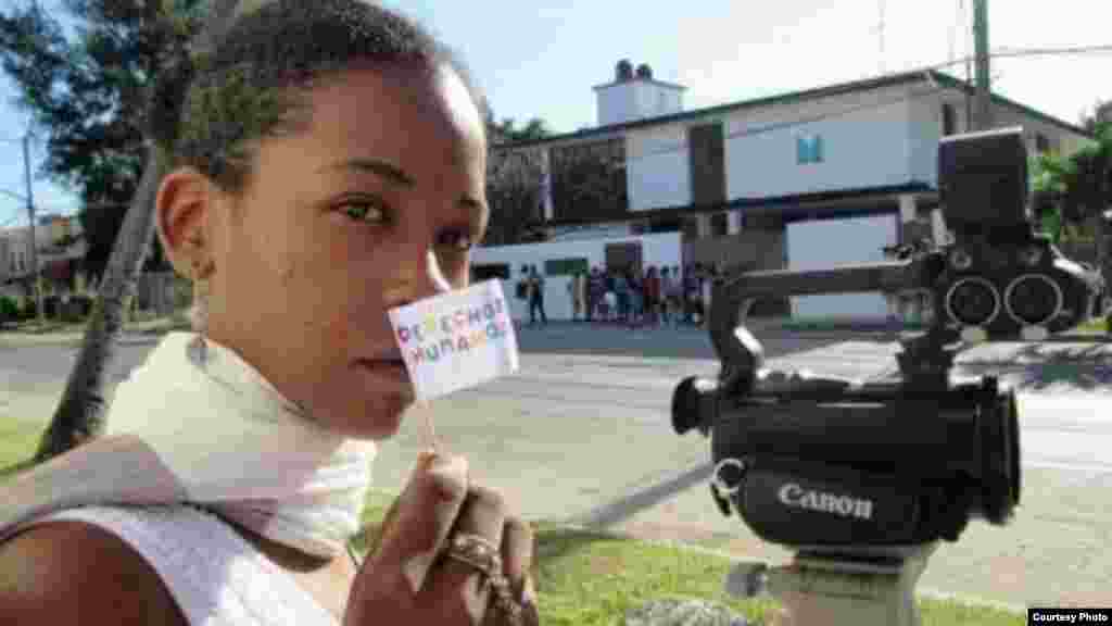 Lía Villares muestra en twitpic imágenes de lo que ocurre frente a sede de Estado de Sats