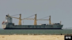 Buque de bandera china cargado con armas permanece detenido en Colombia.