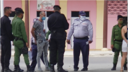 Reportan presencia militar en las calles de Cuba y fuerte control de señal de Internet Reportan presencia militar en las calles de Cuba y fuerte control de señal de Internet