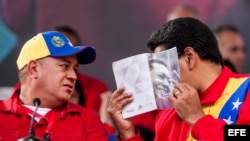 En agosto de 2015 el ex presidente de la Asamblea Nacional y diputado, Diosdado Cabello (izq.) inició una demanda civil contra El Nacional, La Patilla y el semanario Tal Cual
