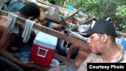 Ultimas imágenes de los balseros antes de partir de Manzanillo