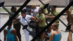 Damas de Blanco son víctimas de la represión del régimen cubano Damas de Blanco son víctimas de la represión del régimen cubano