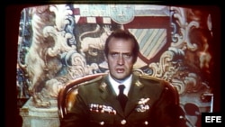 El Rey don Juan Carlos durante la emisión de su mensaje a la nación el 23 de Febrero de 1981. ,