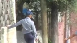 Policía en calle de San Miguel del Padrón Policía en calle de San Miguel del Padrón