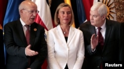 El canciller de Prtugal Augusto Santos Silva, la alta representante de la UE Federica Mogherini y el canciller de Costa Rica Manuel Ventura durante la reunión del grupo de contacto sobre Venezuela.
