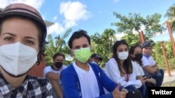 Activistas que acompañaron a la familia de Andy García Lorenzo a la cárcel de Guamajal a inicios de diciembre 2021.