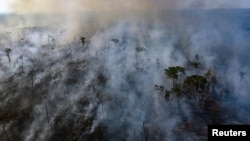 Vista aérea de los incendios en la selva amazónica. Marizilda Cruppe/Amnesty International/Handout via REUTERS