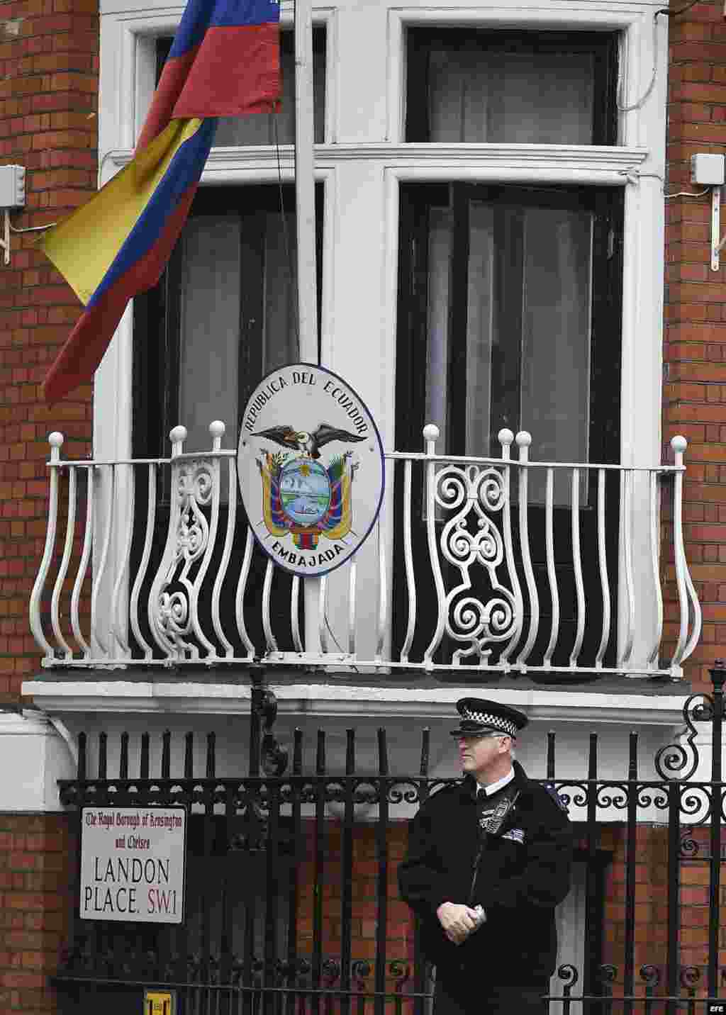 Fotografía de un cartel de productos con sus respectivos precios.