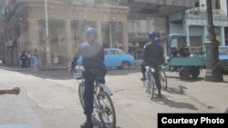 Policías en Cuba. Foto/ Pedro Luis