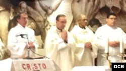 El arzobispo de Miami, Thomas Wenski, oficia una misa en la Catedral de La Habana, Cuba, el martes 27 de marzo de 2012.