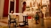 El Papa Francisco reza en santuario de la Virgen de la Caridad en El Cobre, Cuba, 21 de septiembre de 2015.