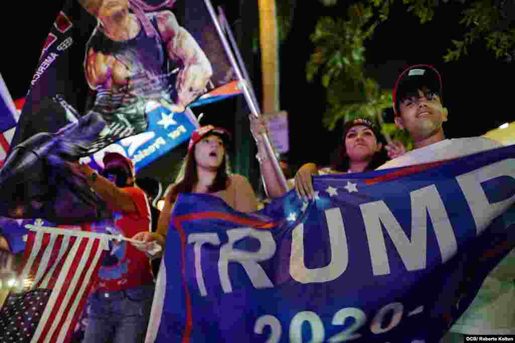 Cubanos se manifiestan dando la victoria a la reelección de Donald Trump.