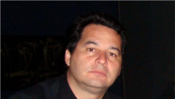 Entrevista con Ángel Santiesteban y sorpresa en el programa con amigos escritores en línea saludándolo Entrevista con Ángel Santiesteban y sorpresa en el programa con amigos escritores en línea saludándolo