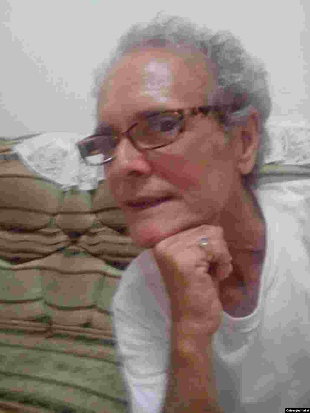 Alejandro Martínez uno de los tantos afectados "además de echar basura también vierten escombros de algunas de las viviendas que se encuentran en reparación.