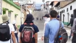 Gobierno venezolano reconoce crisis del país en anuncio de televisión Gobierno venezolano reconoce crisis del país en anuncio de televisión