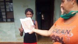 Detienen activistas que repartían volantes con frases martianas Detienen activistas que repartían volantes con frases martianas