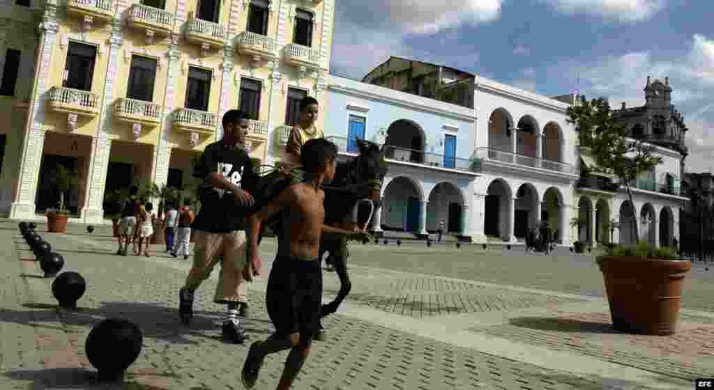 Plaza Vieja en la parte colonial de la ciudad de San Cristóbal de La Habana