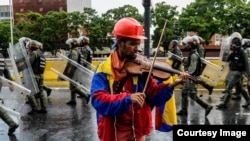 Entre los oradores de evento estará el violinista venezolano Wuilly Arteaga, de 23 años, quien se ha convertido en un símbolo inesperado de la oposición democrática contra el régimen socialista de Nicolás Maduro en su país.