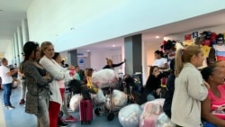 Jóvenes cubanos ven su futuro fuera de la isla, según estudio Jóvenes cubanos ven su futuro fuera de la isla, según estudio